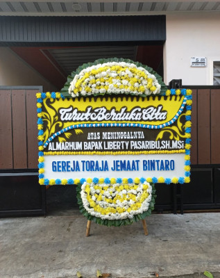 Papan Bunga Duka di Nusa Penida