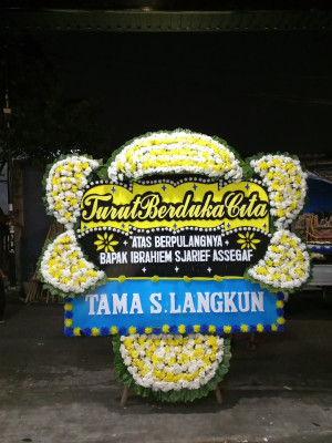 Papan Bunga Duka di Nusa Penida