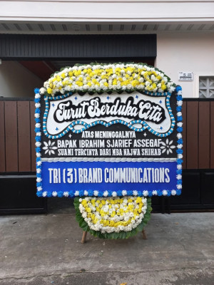 Papan Bunga Duka di Nusa Penida